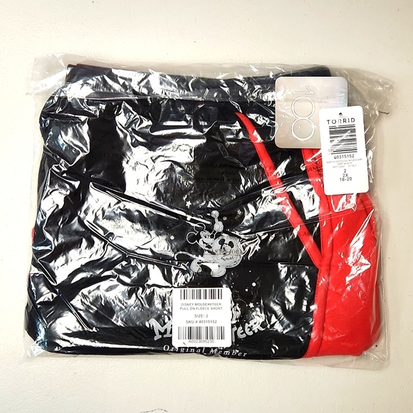 ❤️NWT VINTAGE TORRID SHORTS - DISNEY MOUSEKETEER - PULL ON FLEECE - PLUS SIZE - Picture 5 of 15